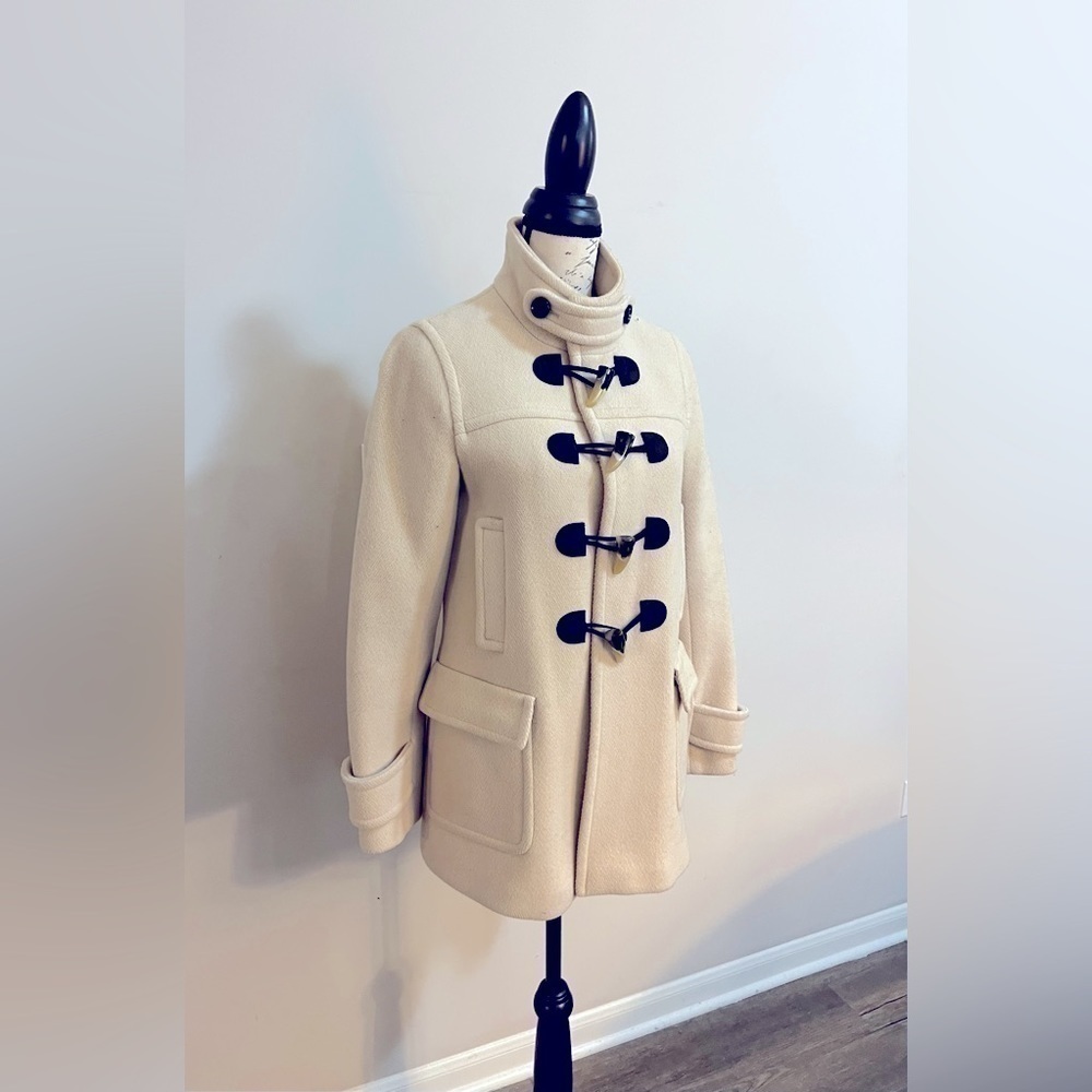 100% wool, lined coat by banana republic 🖤